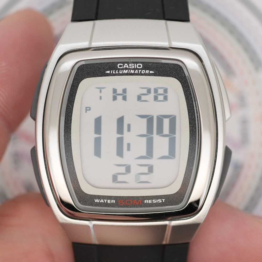 Vintage Casio W-E10 Illuminator 2470 Module Oval Digital Watch 38mm - running - Picture 2 of 10
